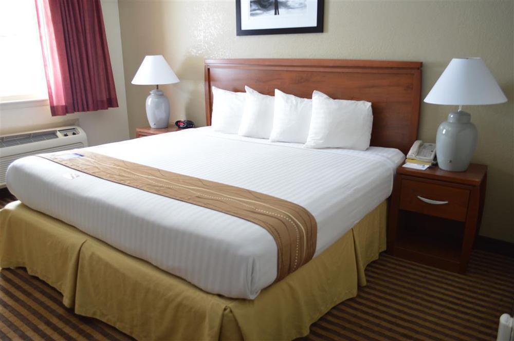 Best Western Hospitality House Емпорія Номер фото