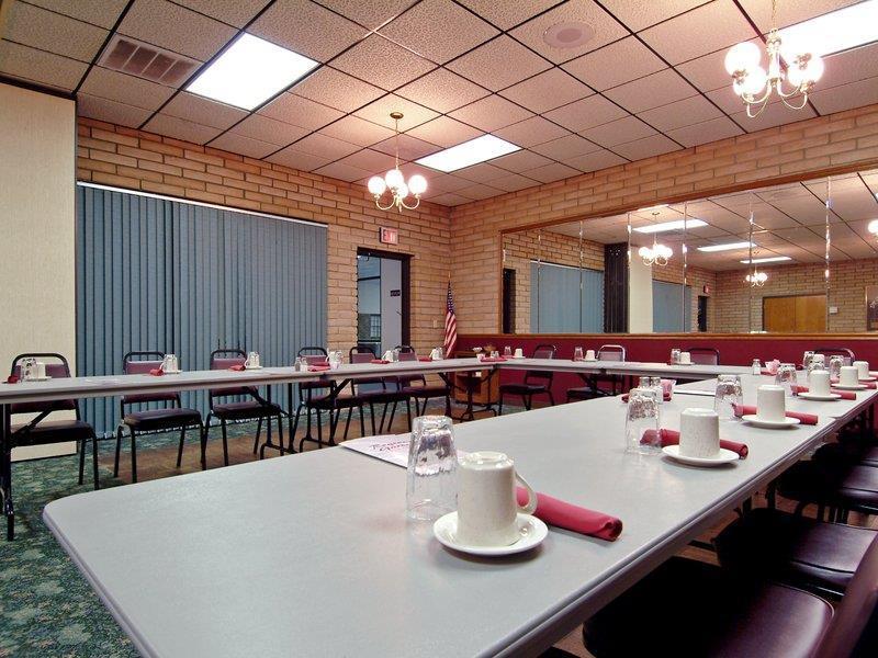 Best Western Hospitality House Емпорія Ресторан фото