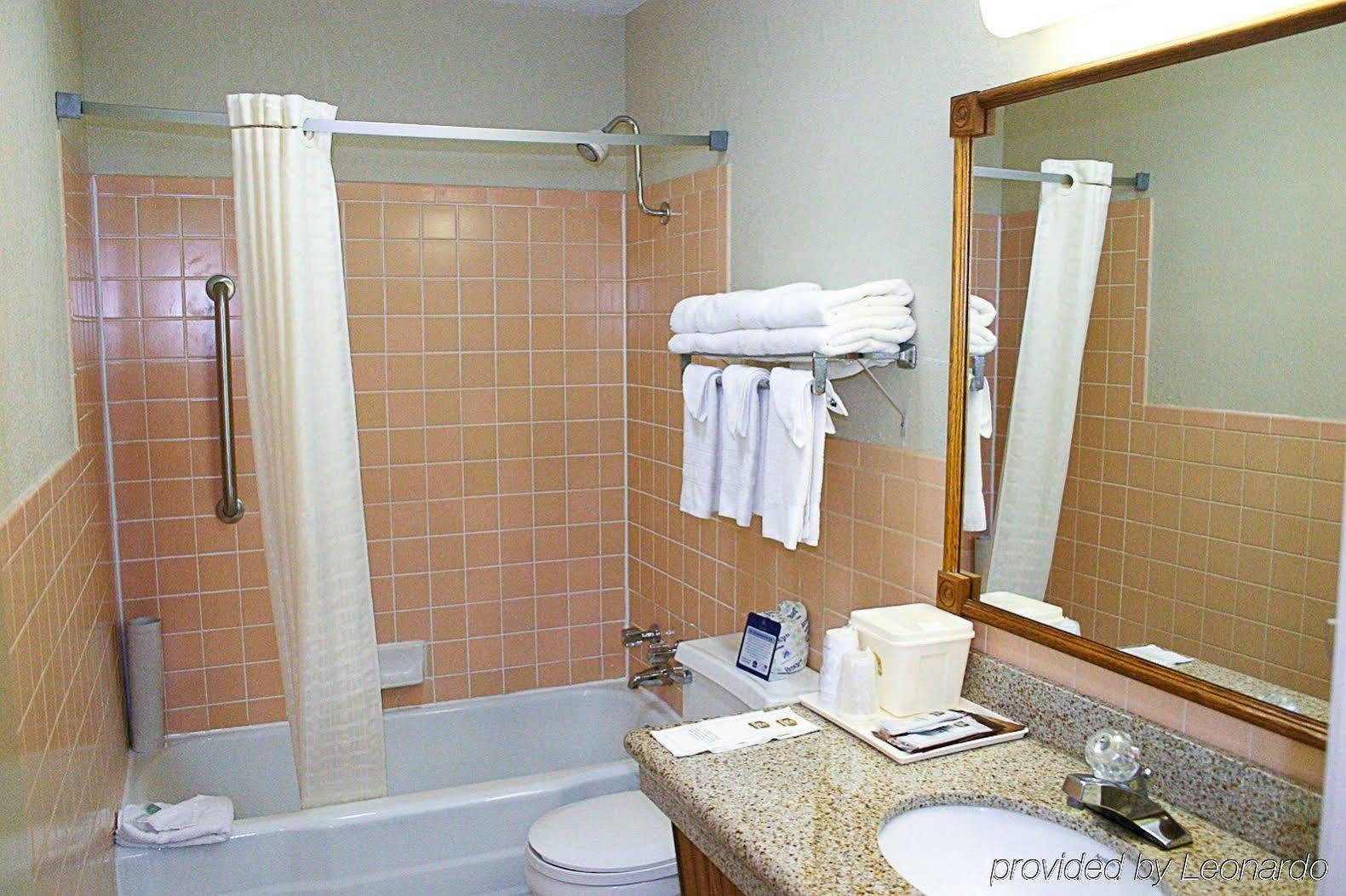 Best Western Hospitality House Емпорія Номер фото
