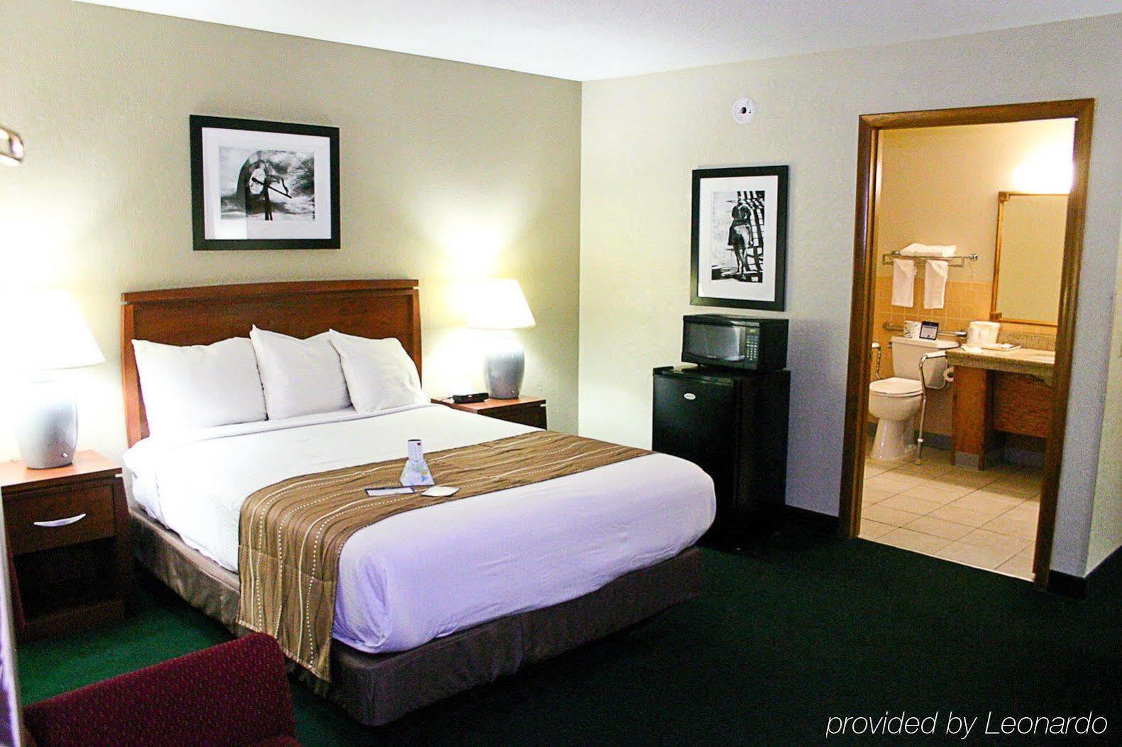 Best Western Hospitality House Емпорія Номер фото